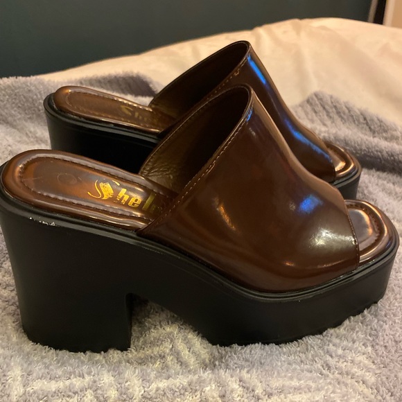 Platform sandals - Picture 2 of 3